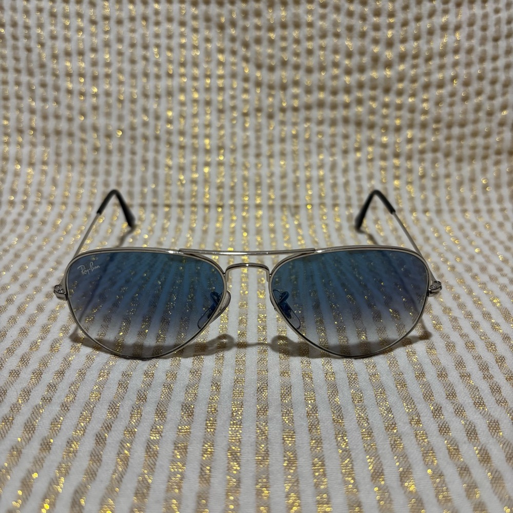 Ray-Ban Aviator Sunglasses Silver Frame with Blue Gradient Lenses - Picture 2 of 5